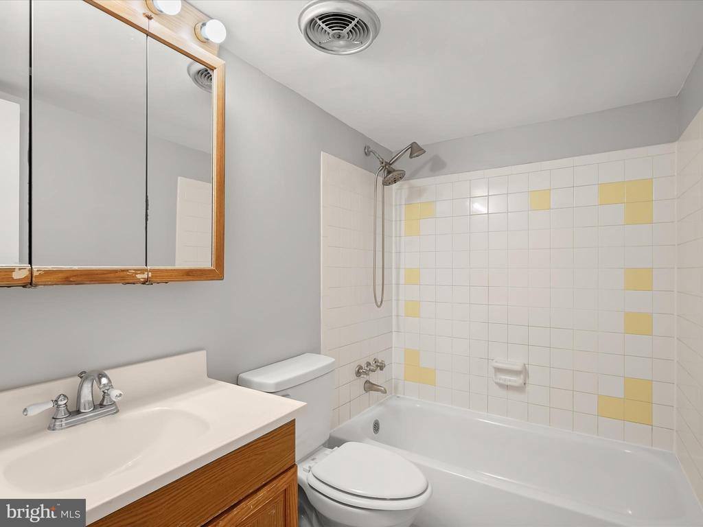 14460 Del Mar Drive, Woodbridge, VA 22193