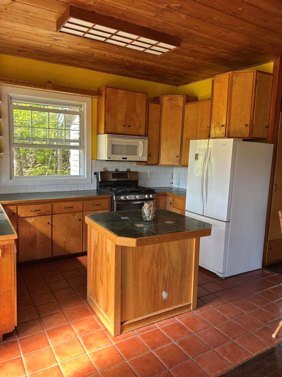 20 Monument Road, Abbot, ME 04406