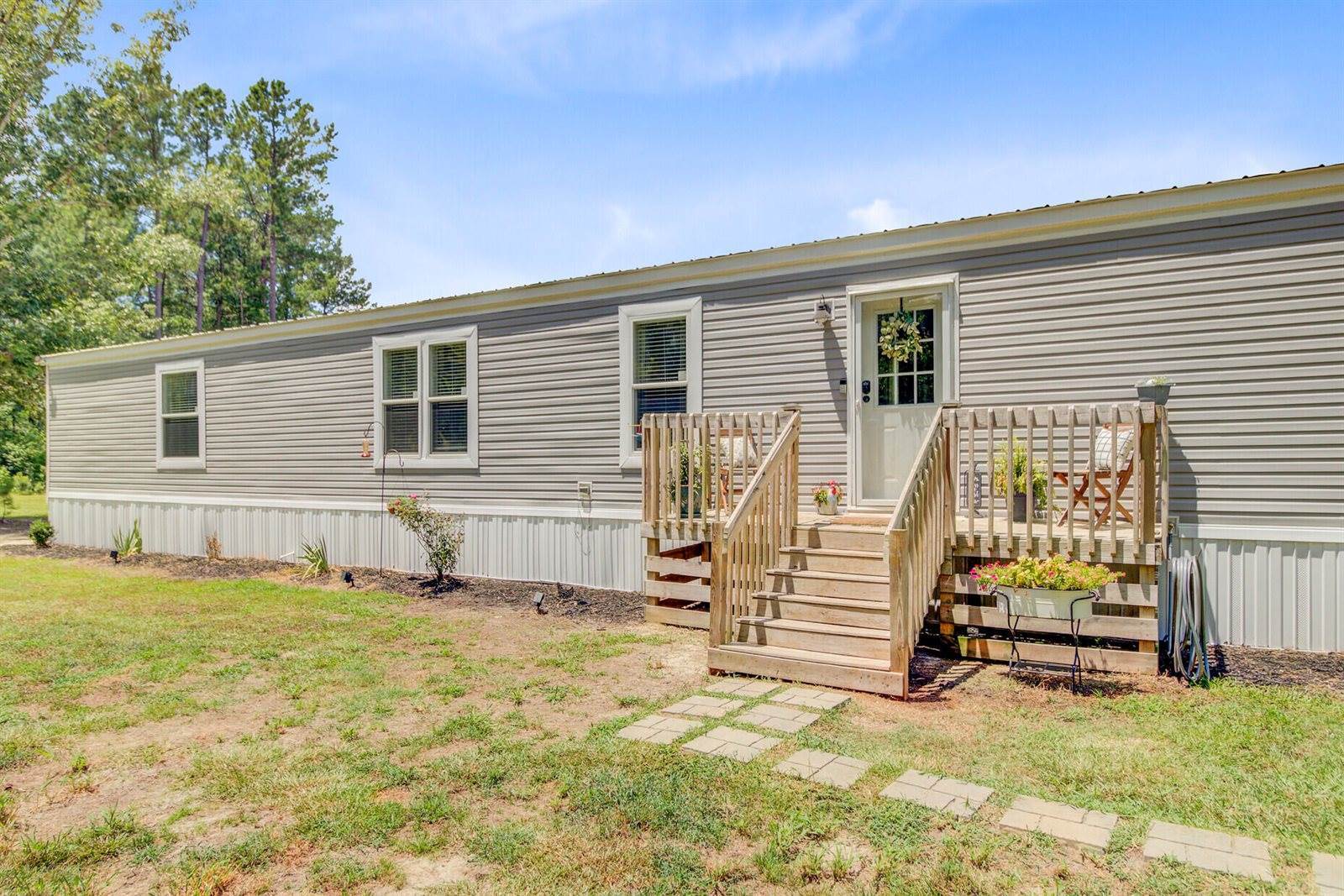 158 Brant Acres Lane, Bonneau, SC 29431