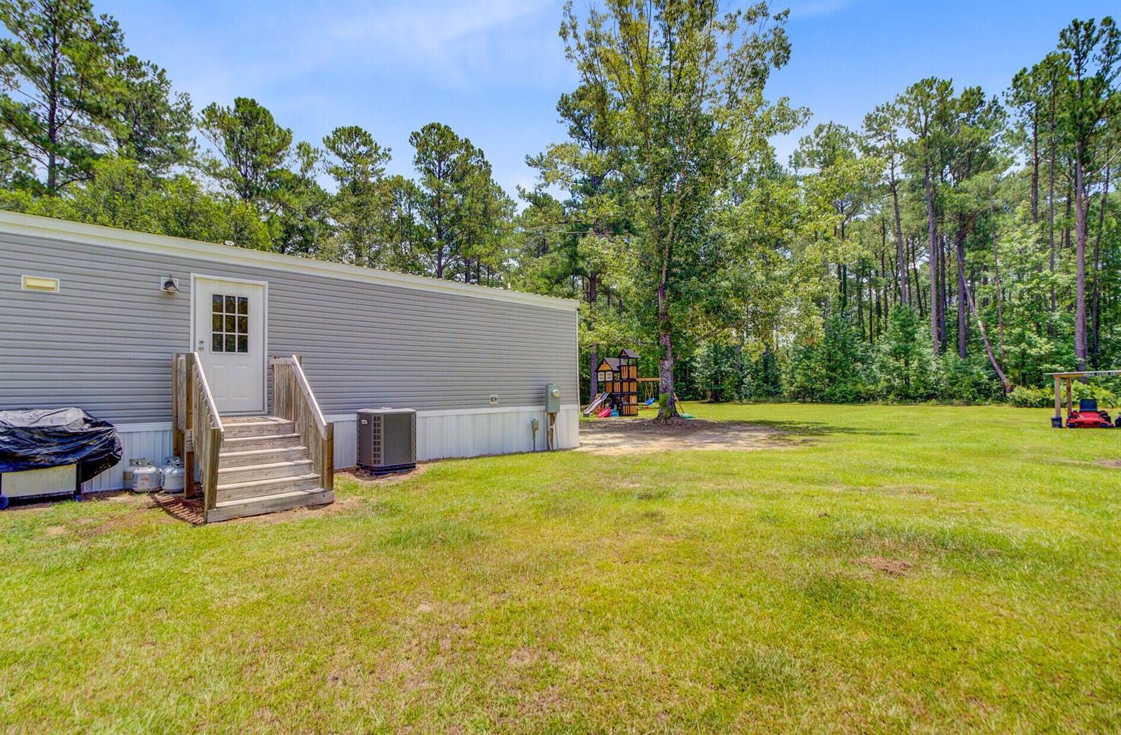 158 Brant Acres Lane, Bonneau, SC 29431