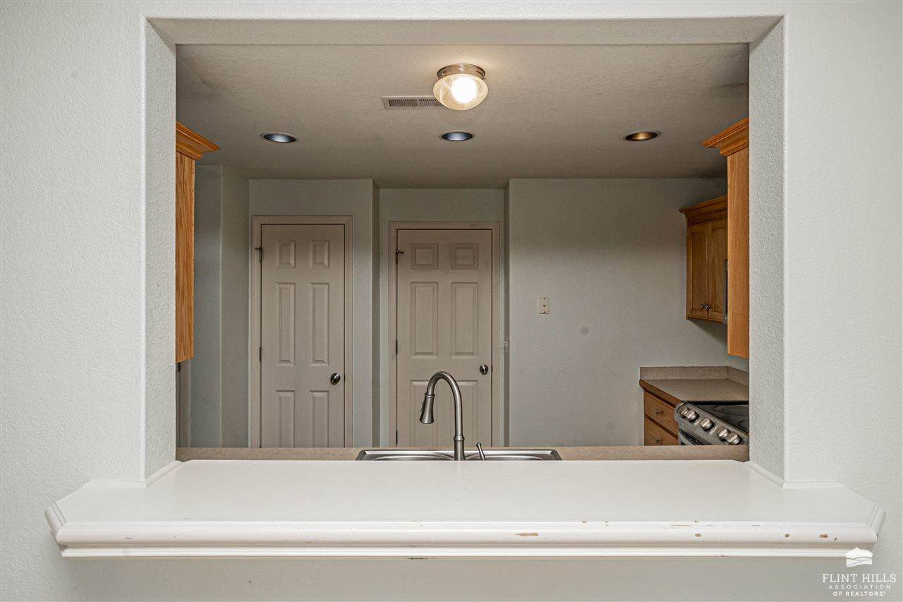 2121 Brooke Bend, Junction City, KS 66441