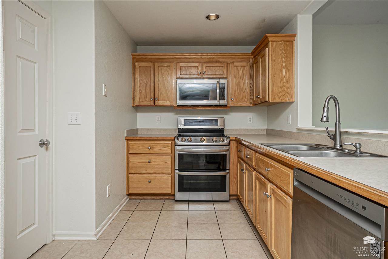 2121 Brooke Bend, Junction City, KS 66441