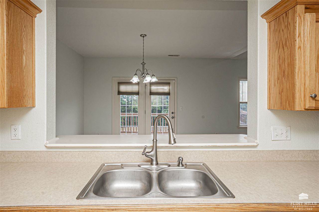 2121 Brooke Bend, Junction City, KS 66441