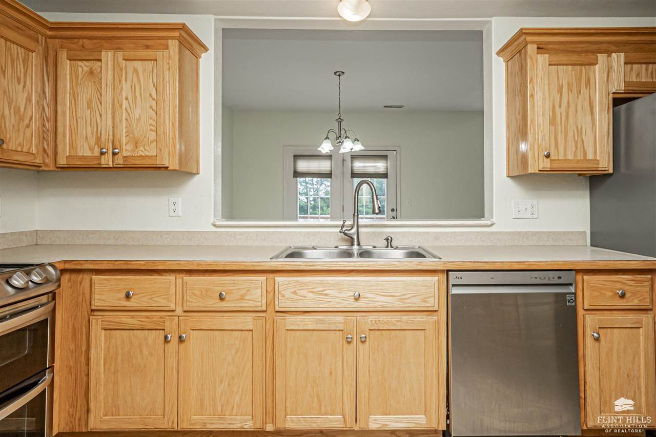 2121 Brooke Bend, Junction City, KS 66441