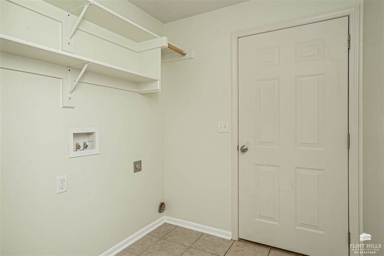 2121 Brooke Bend, Junction City, KS 66441