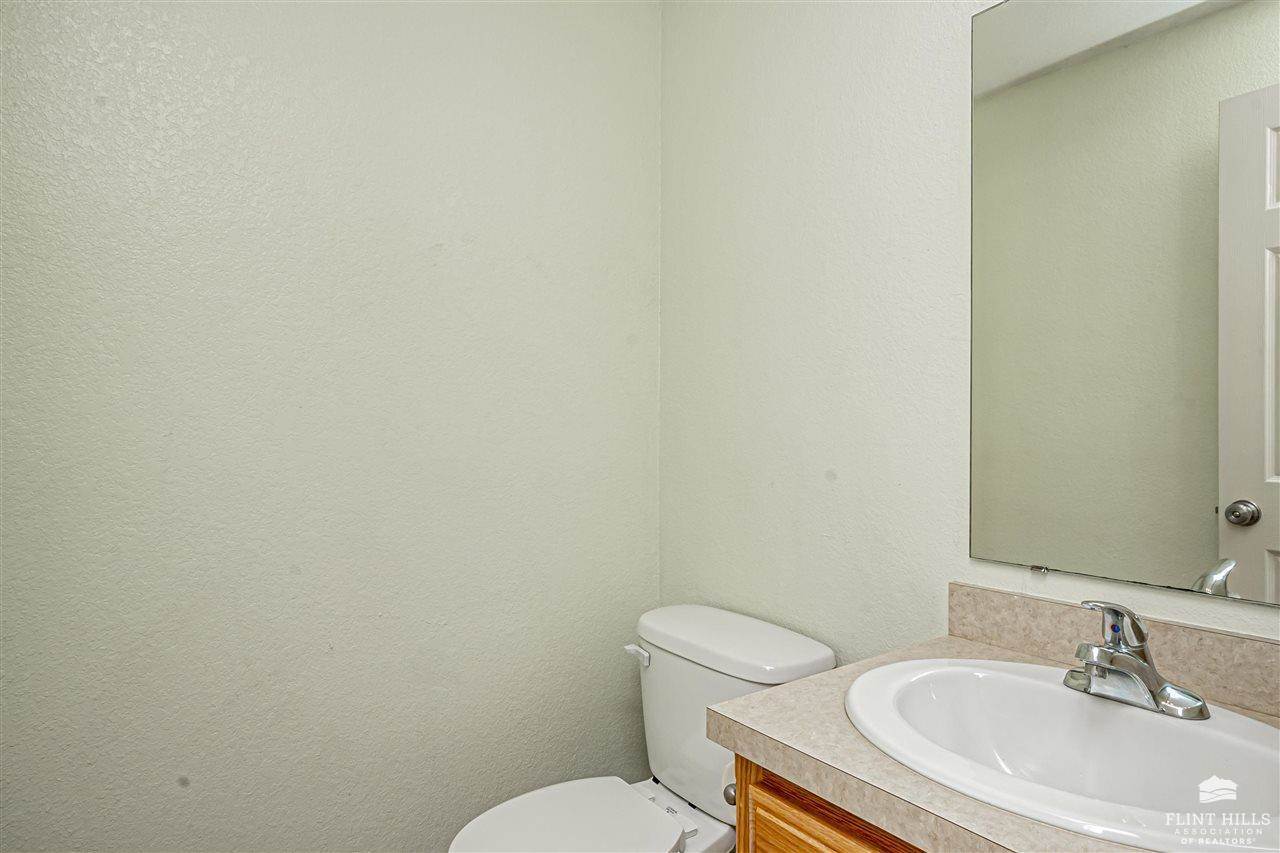 2121 Brooke Bend, Junction City, KS 66441