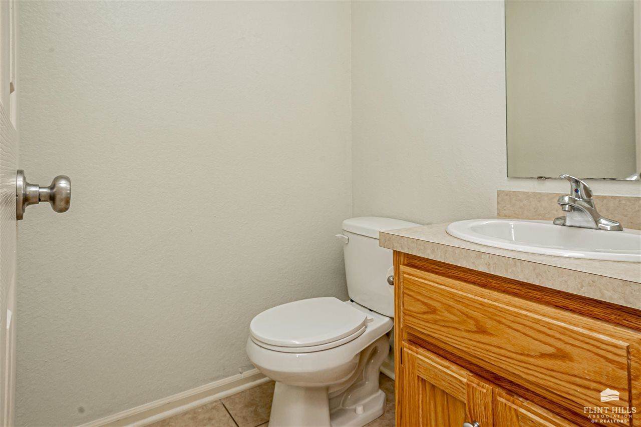 2121 Brooke Bend, Junction City, KS 66441