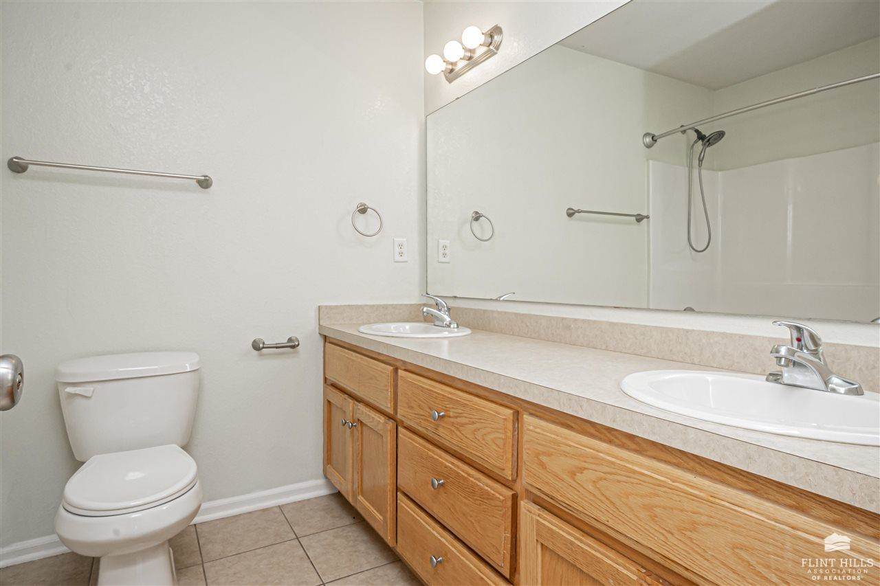 2121 Brooke Bend, Junction City, KS 66441