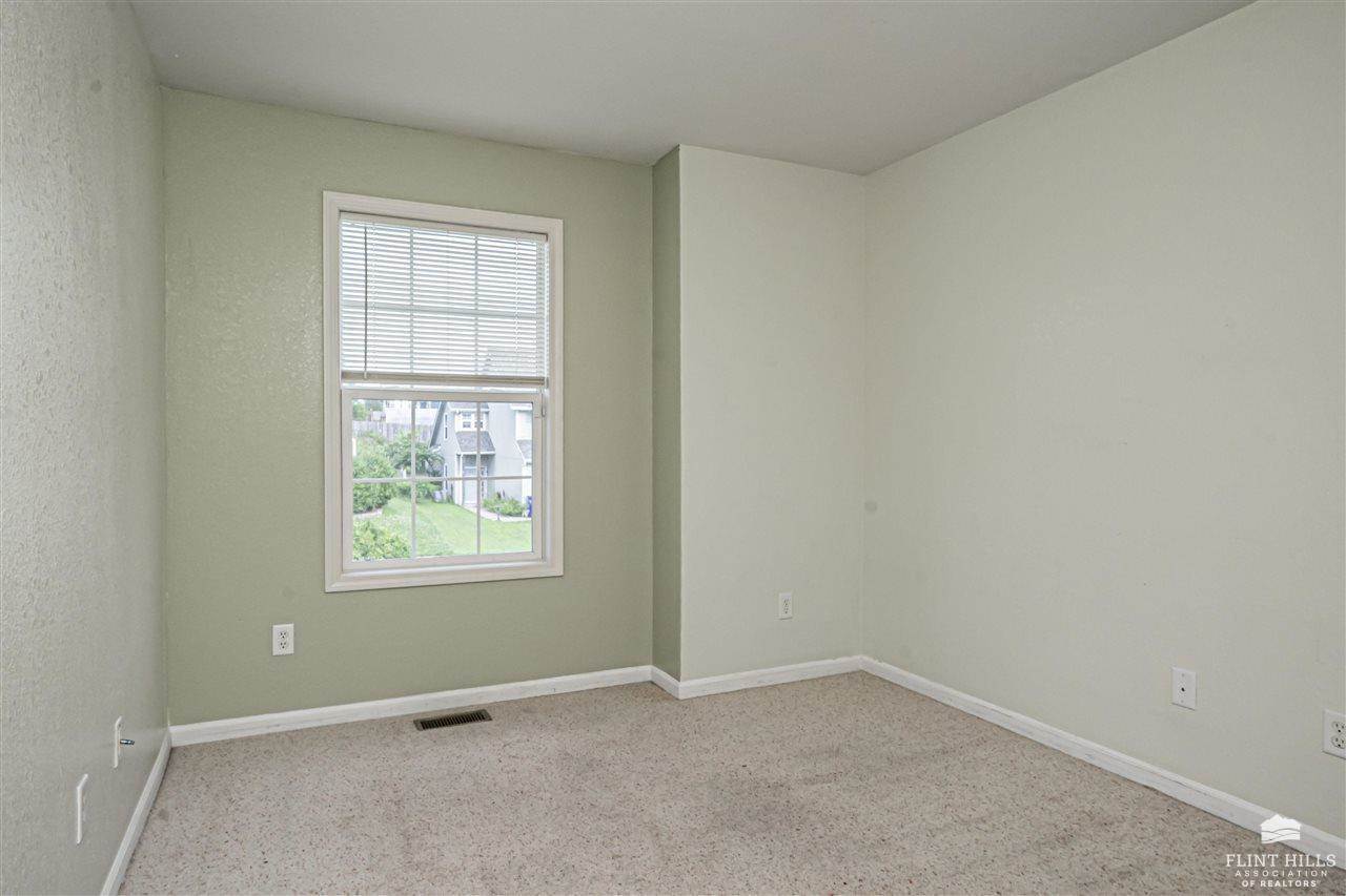 2121 Brooke Bend, Junction City, KS 66441