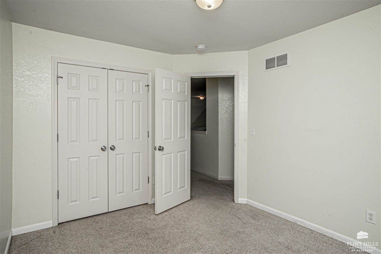 2121 Brooke Bend, Junction City, KS 66441