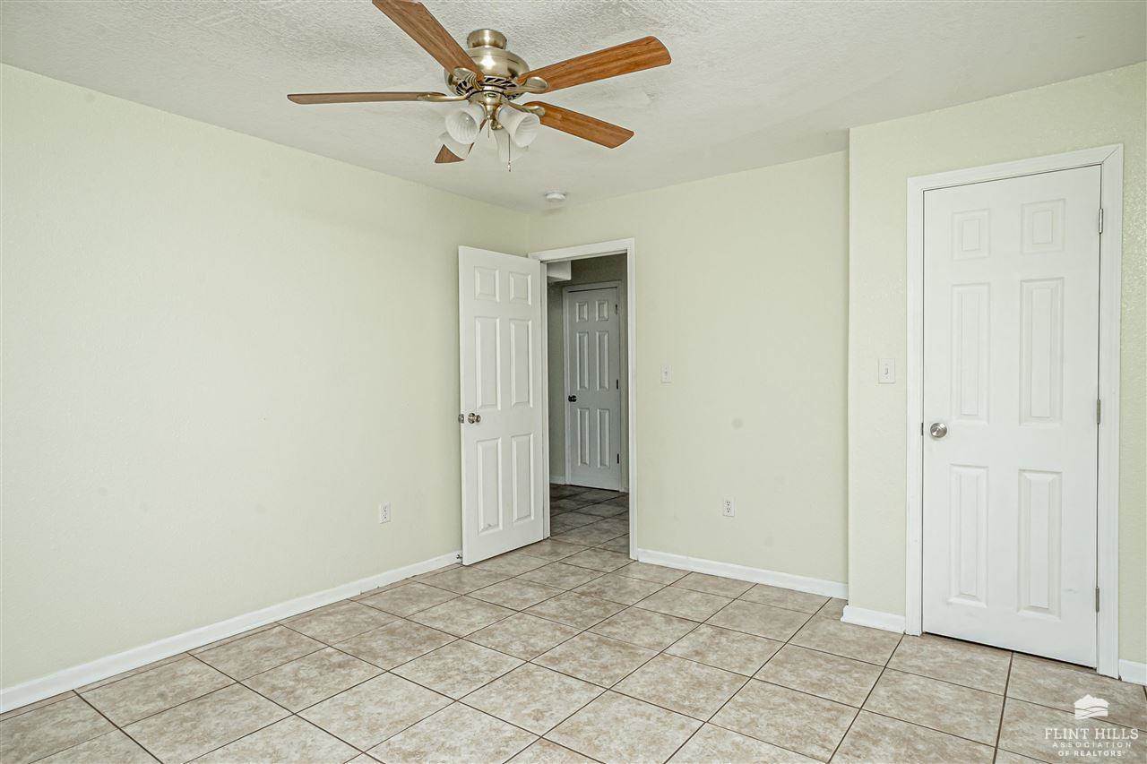 2121 Brooke Bend, Junction City, KS 66441