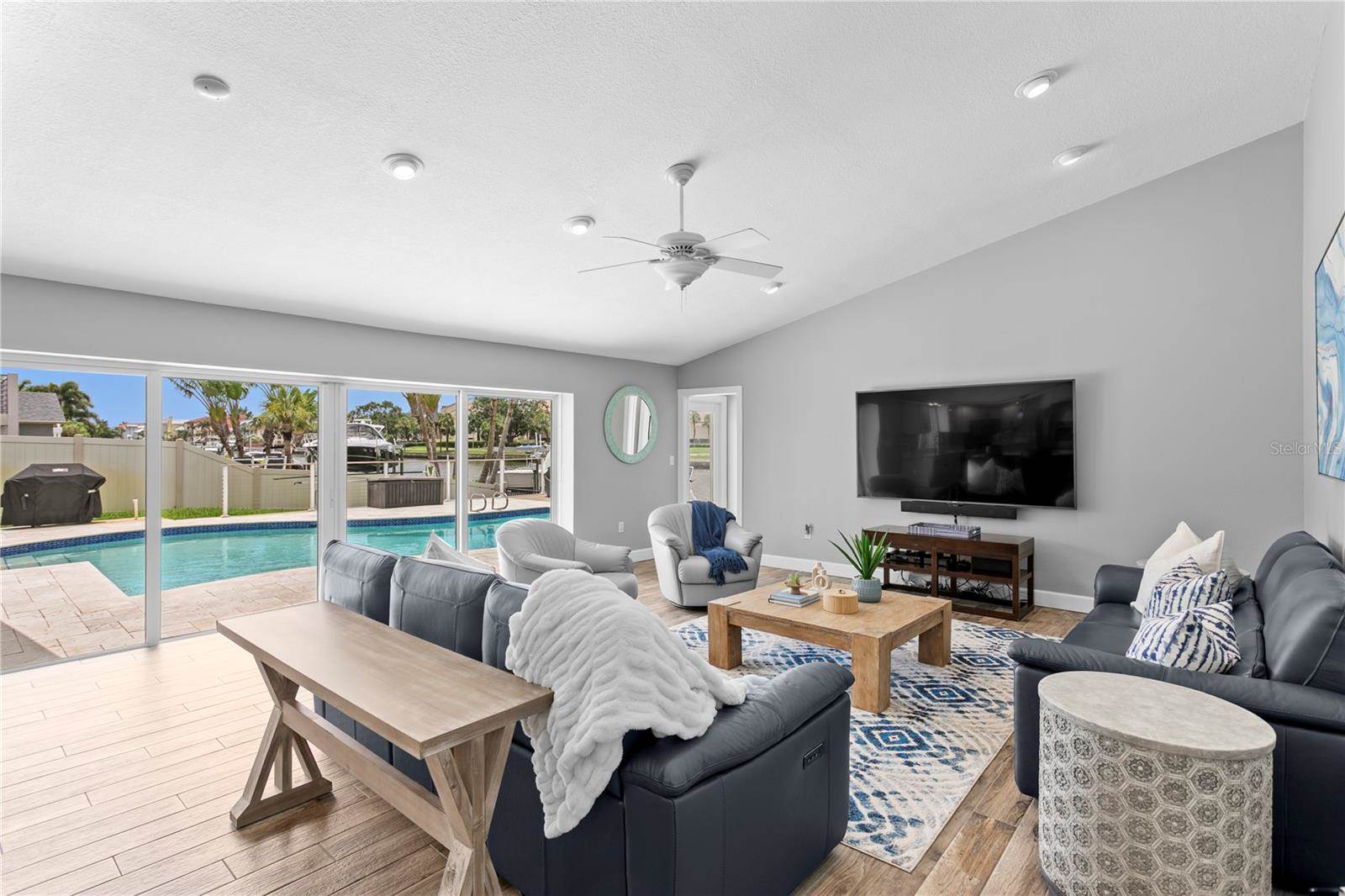 2773 Seabreeze Drive South, Gulfport, FL 33707