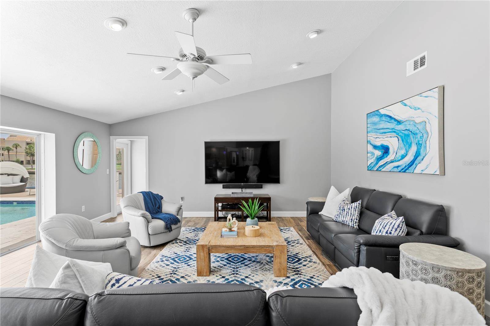 2773 Seabreeze Drive South, Gulfport, FL 33707