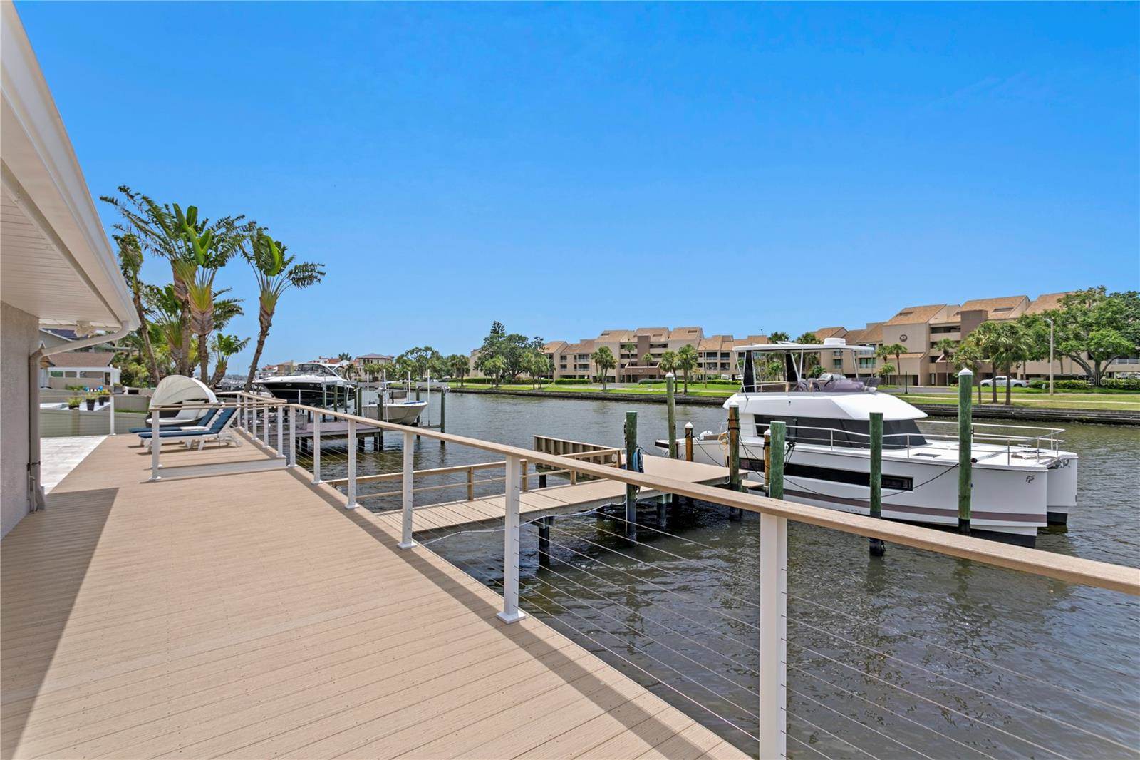 2773 Seabreeze Drive South, Gulfport, FL 33707