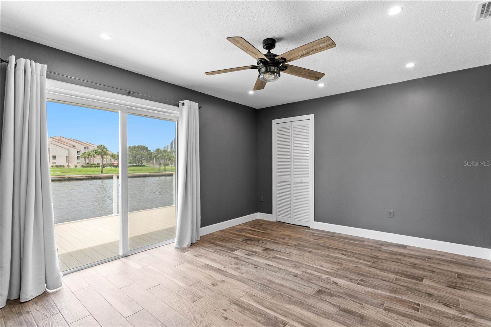 2773 Seabreeze Drive South, Gulfport, FL 33707