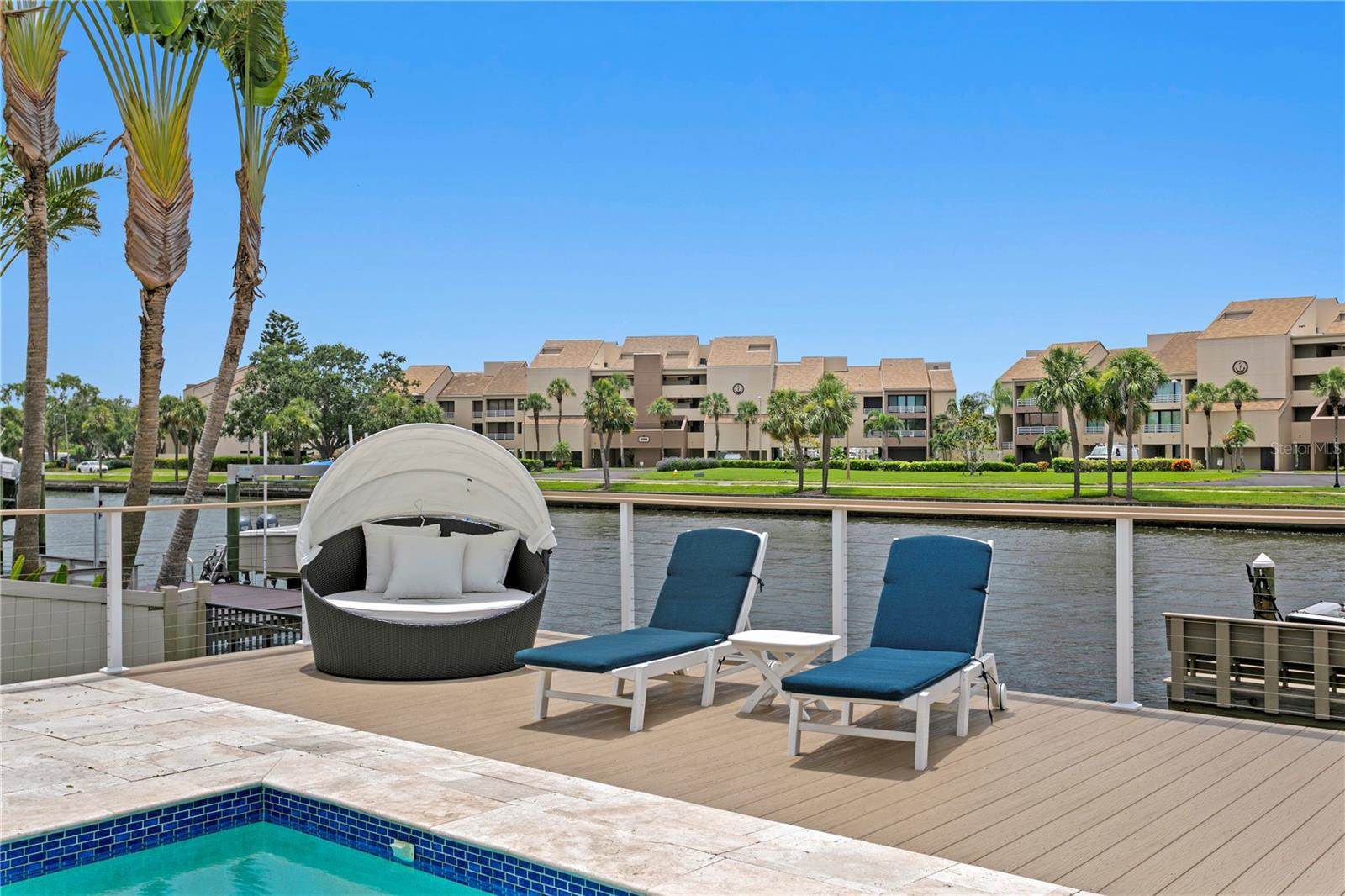 2773 Seabreeze Drive South, Gulfport, FL 33707