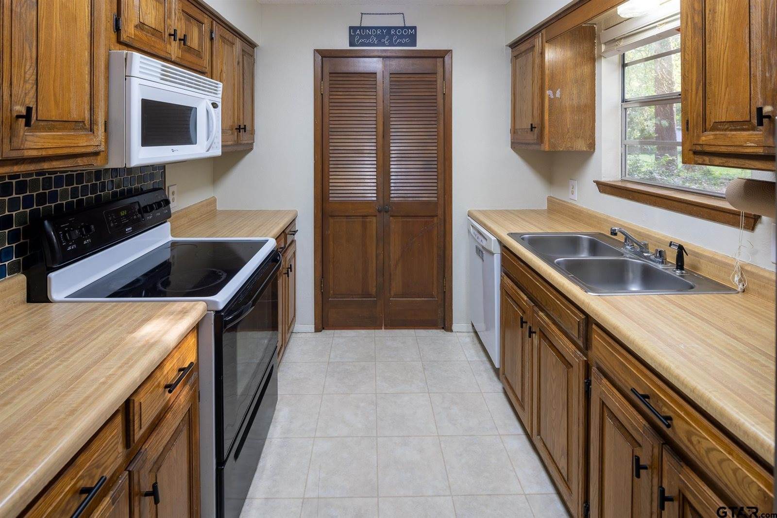 330 Lakeview Dr., Hideaway, TX 75771