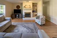 330 Lakeview Dr., Hideaway, TX 75771