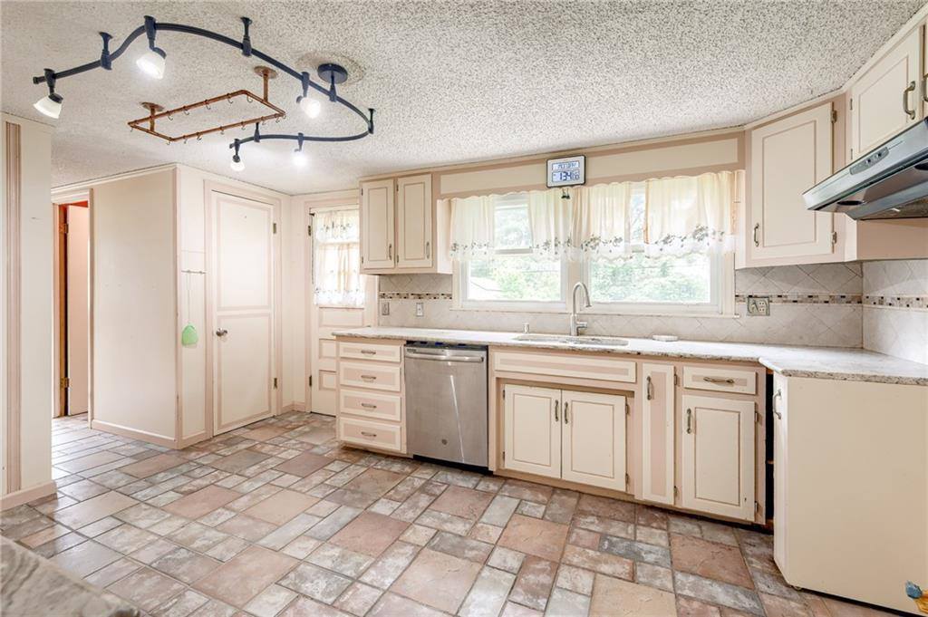 8721 East 74 Street, Raytown, MO 64133