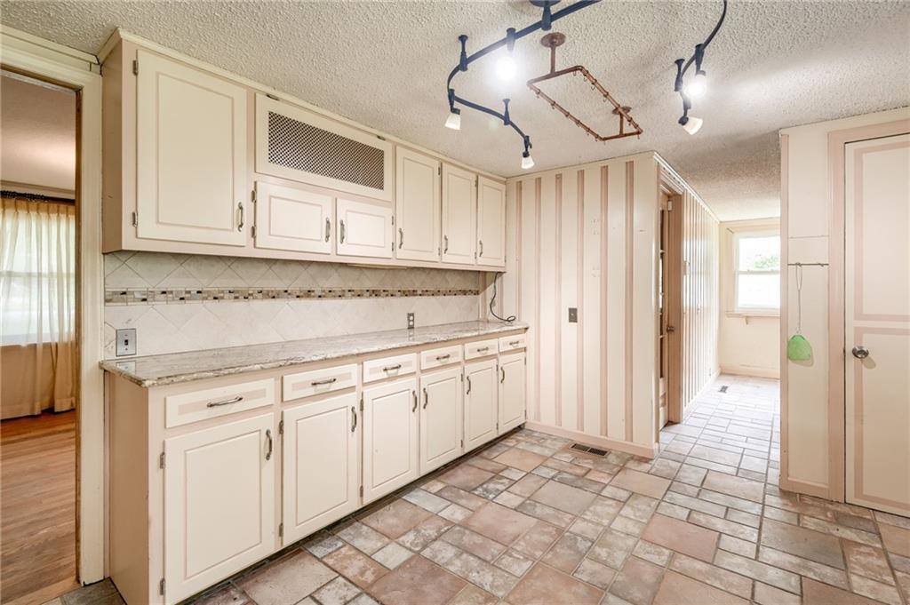 8721 East 74 Street, Raytown, MO 64133