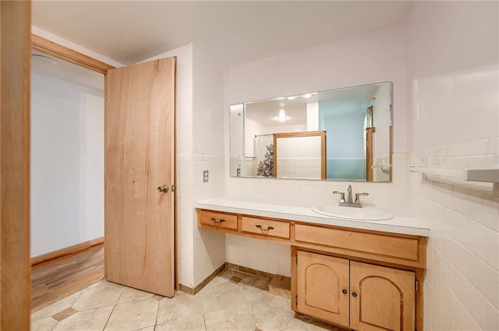 8721 East 74 Street, Raytown, MO 64133