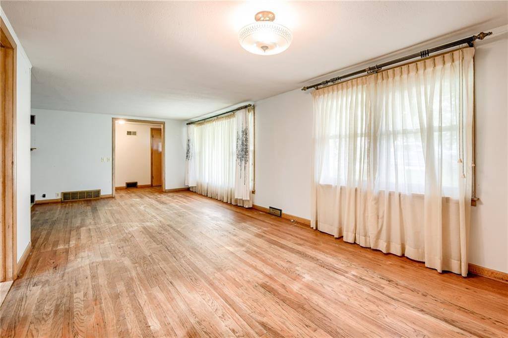 8721 East 74 Street, Raytown, MO 64133