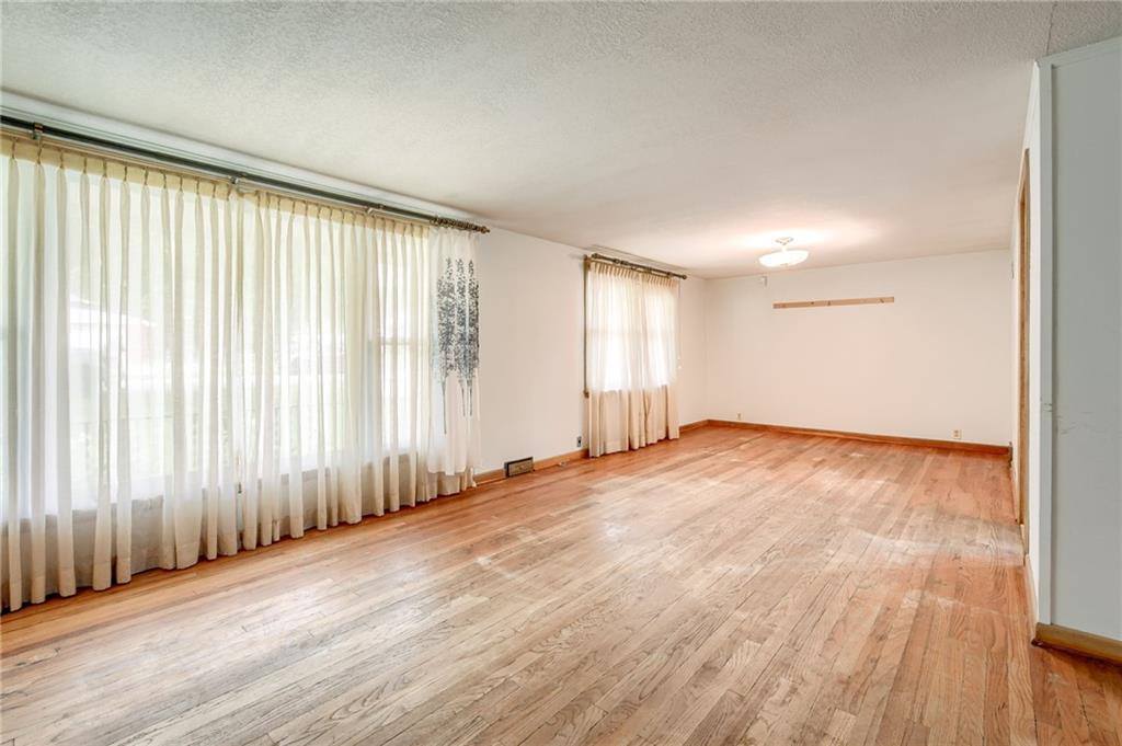 8721 East 74 Street, Raytown, MO 64133