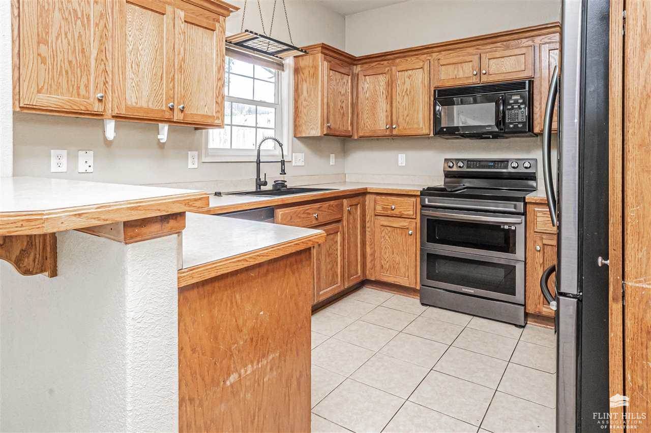 2120 Brooke Bend, Junction City, KS 66441