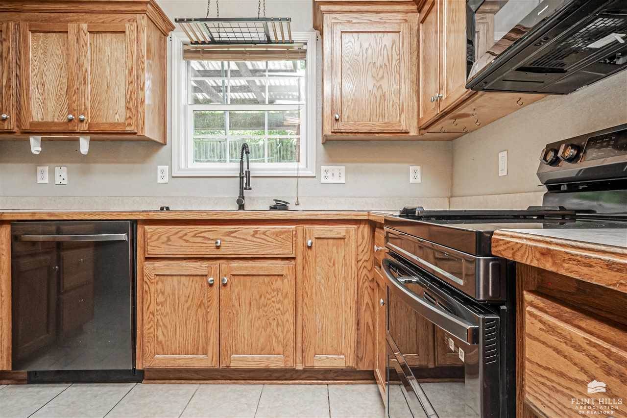 2120 Brooke Bend, Junction City, KS 66441