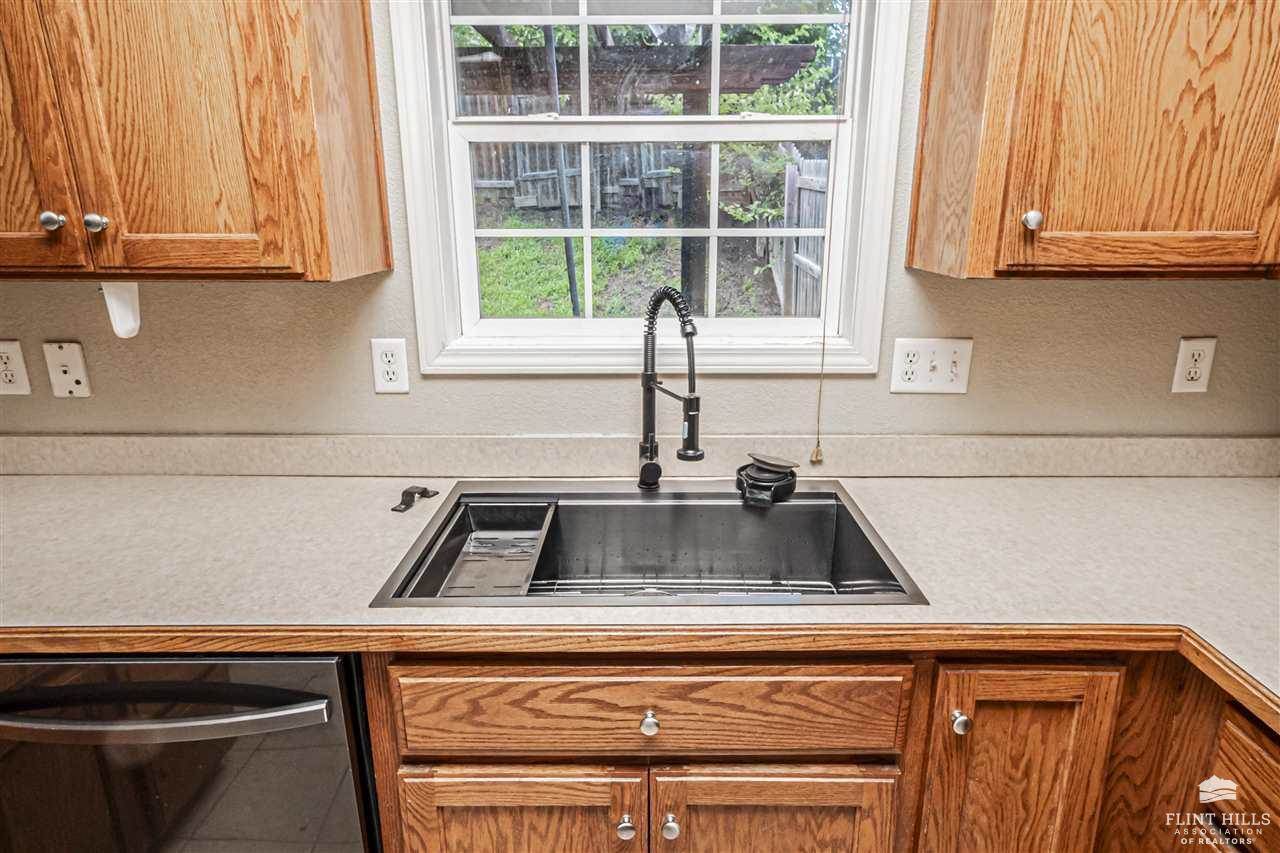 2120 Brooke Bend, Junction City, KS 66441