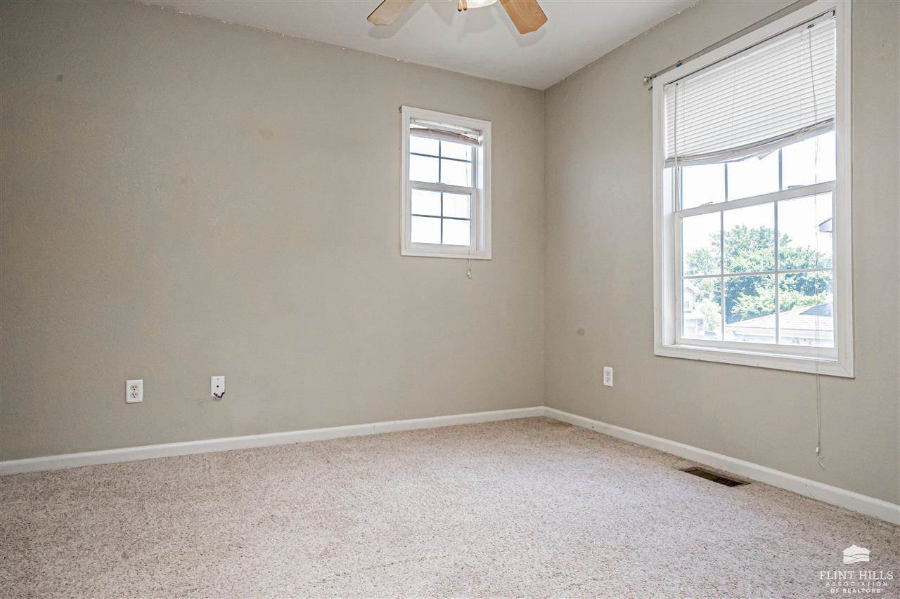 2120 Brooke Bend, Junction City, KS 66441