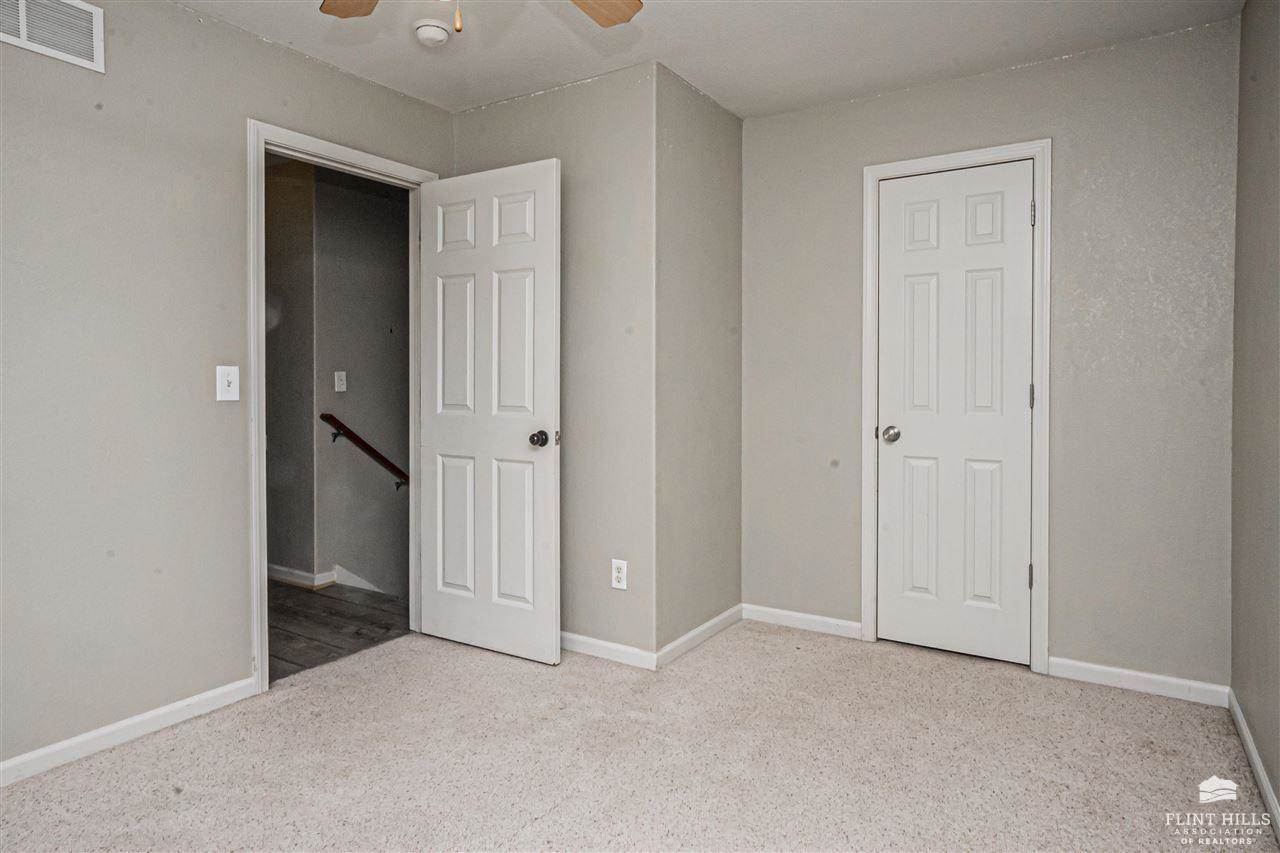 2120 Brooke Bend, Junction City, KS 66441