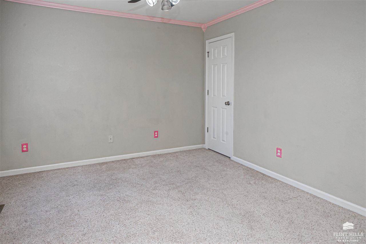 2120 Brooke Bend, Junction City, KS 66441