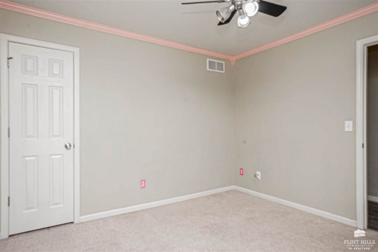 2120 Brooke Bend, Junction City, KS 66441