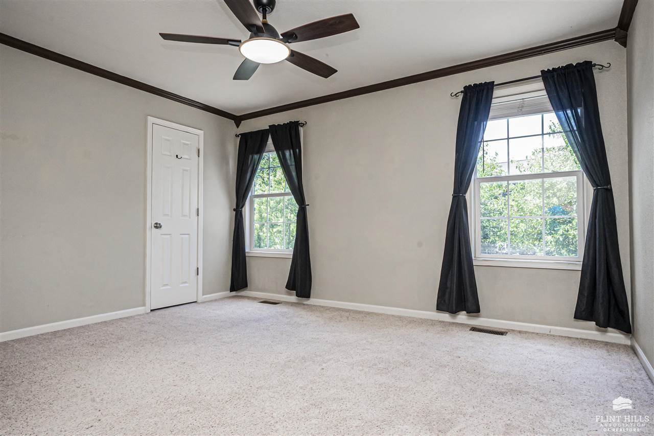 2120 Brooke Bend, Junction City, KS 66441