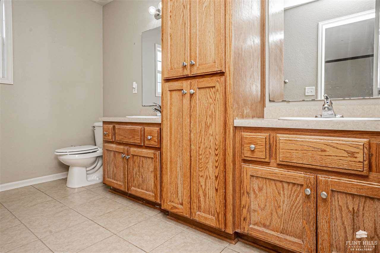 2120 Brooke Bend, Junction City, KS 66441