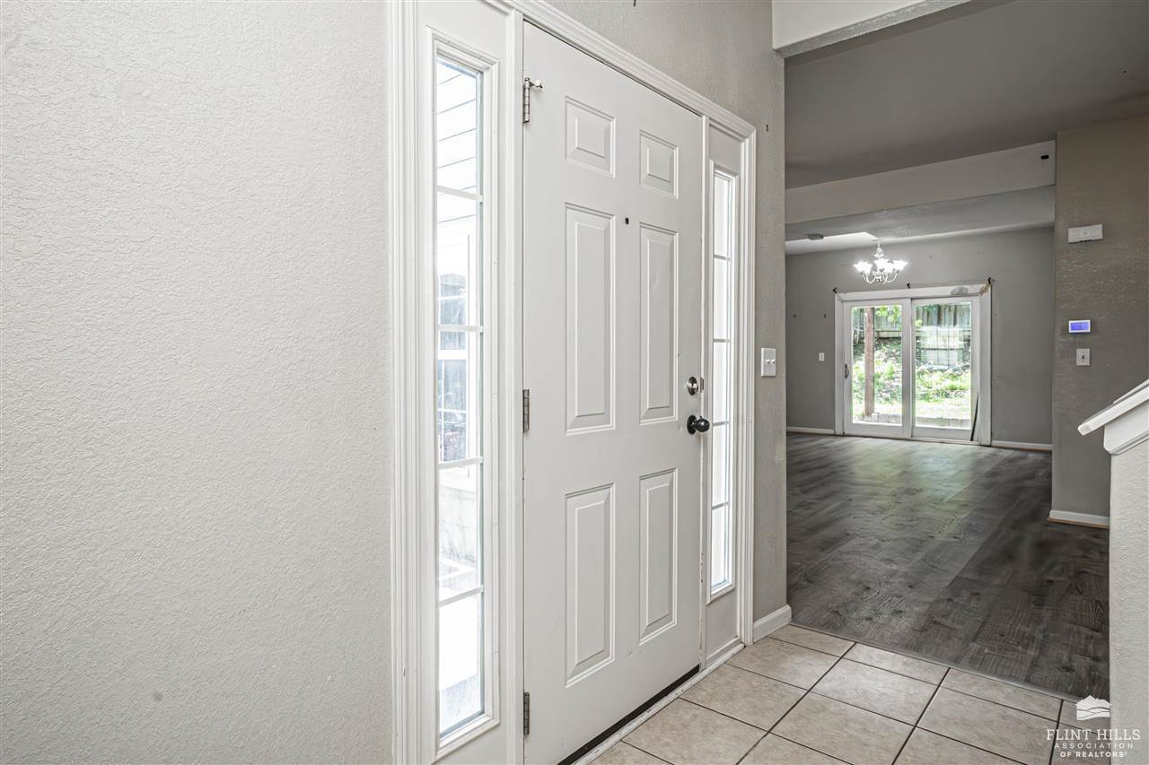 2120 Brooke Bend, Junction City, KS 66441