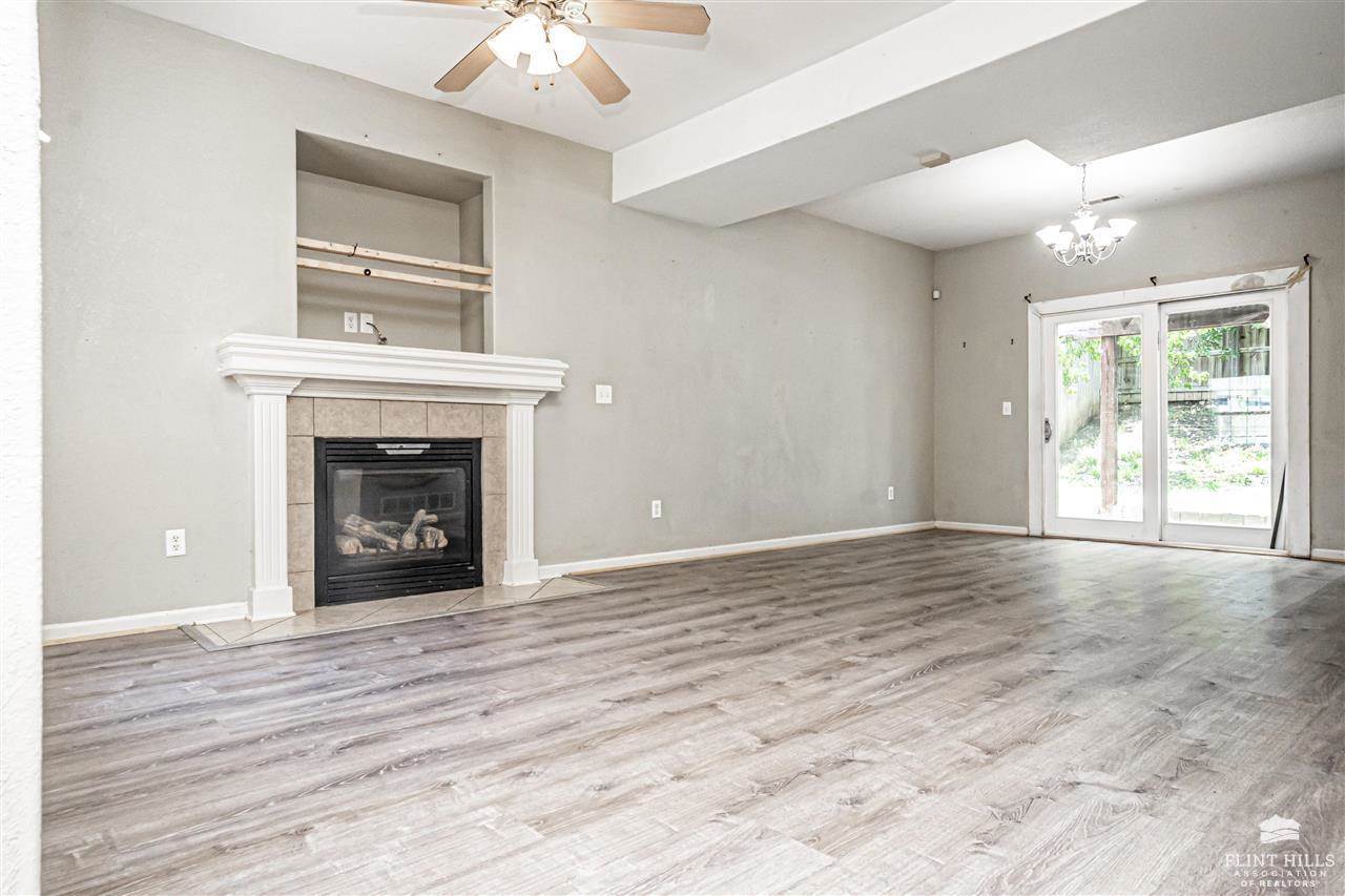 2120 Brooke Bend, Junction City, KS 66441