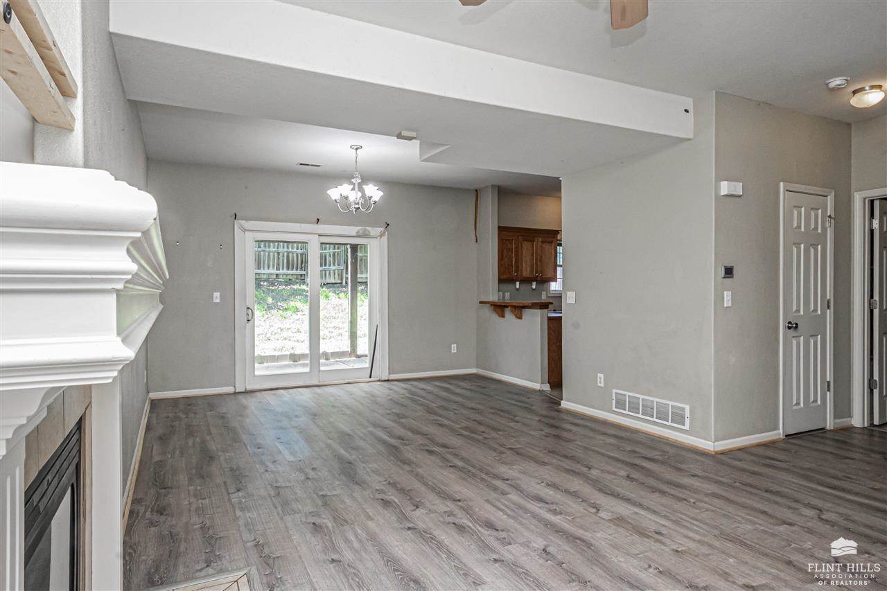 2120 Brooke Bend, Junction City, KS 66441