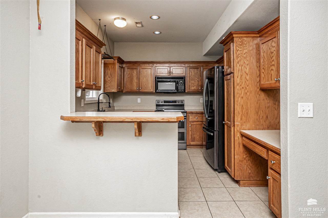 2120 Brooke Bend, Junction City, KS 66441