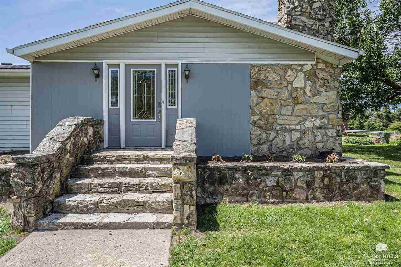 1426 8th Road, Wakefield, KS 67487