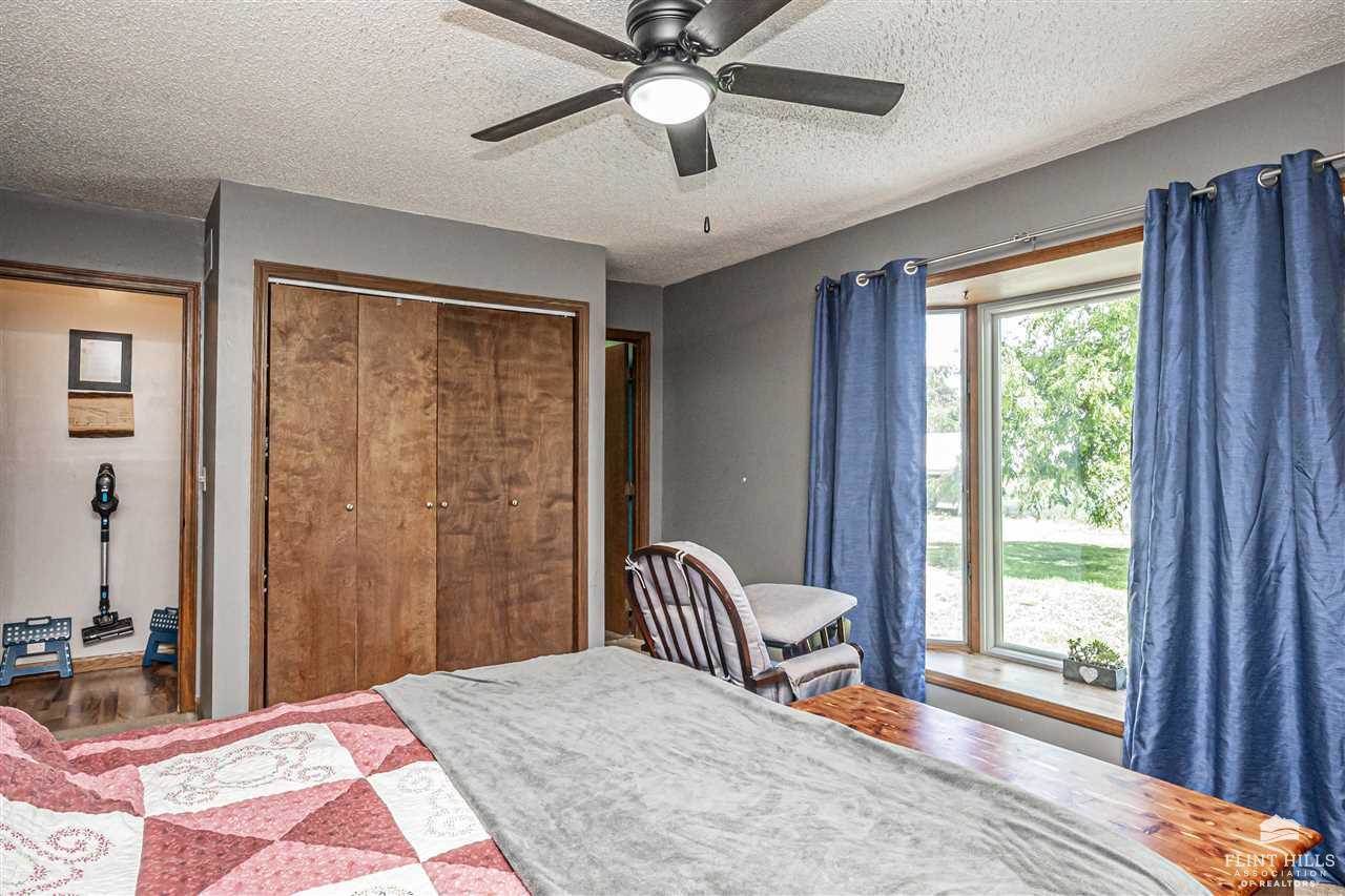 1426 8th Road, Wakefield, KS 67487