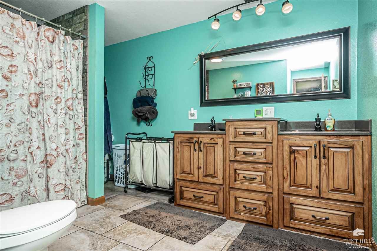 1426 8th Road, Wakefield, KS 67487