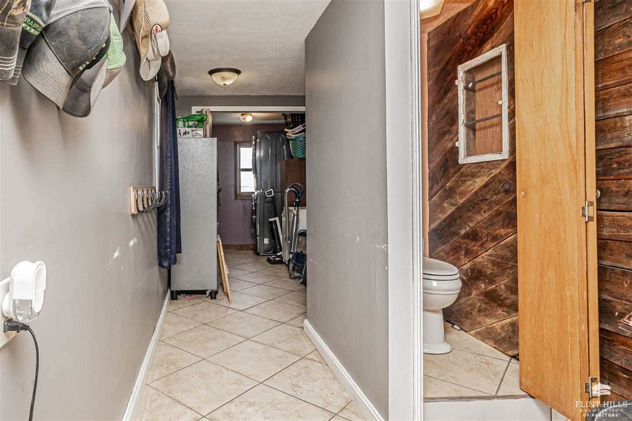 1426 8th Road, Wakefield, KS 67487