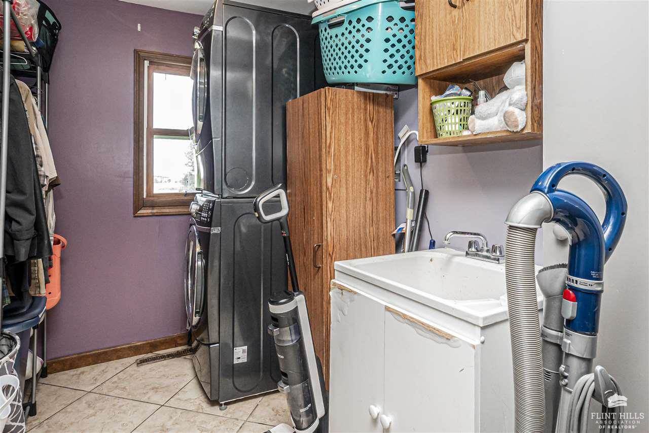 1426 8th Road, Wakefield, KS 67487