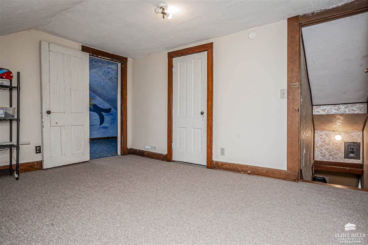 1426 8th Road, Wakefield, KS 67487