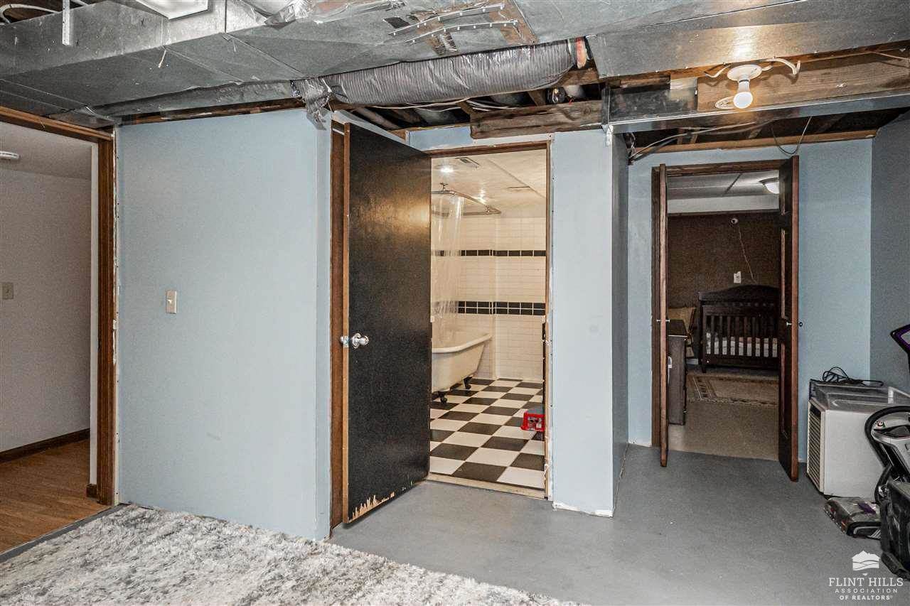 1426 8th Road, Wakefield, KS 67487