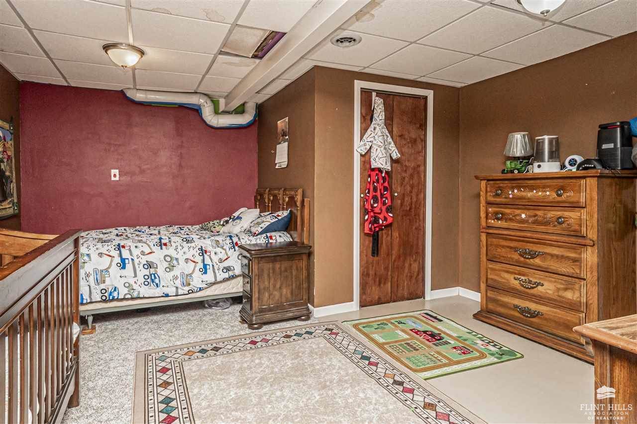 1426 8th Road, Wakefield, KS 67487