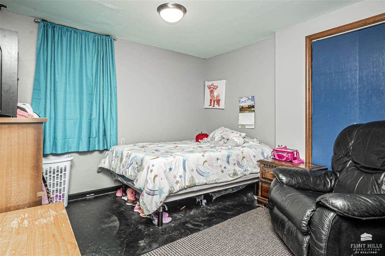 1426 8th Road, Wakefield, KS 67487