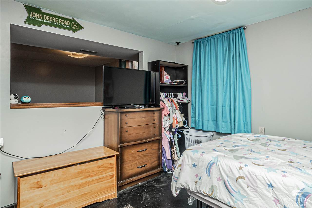 1426 8th Road, Wakefield, KS 67487